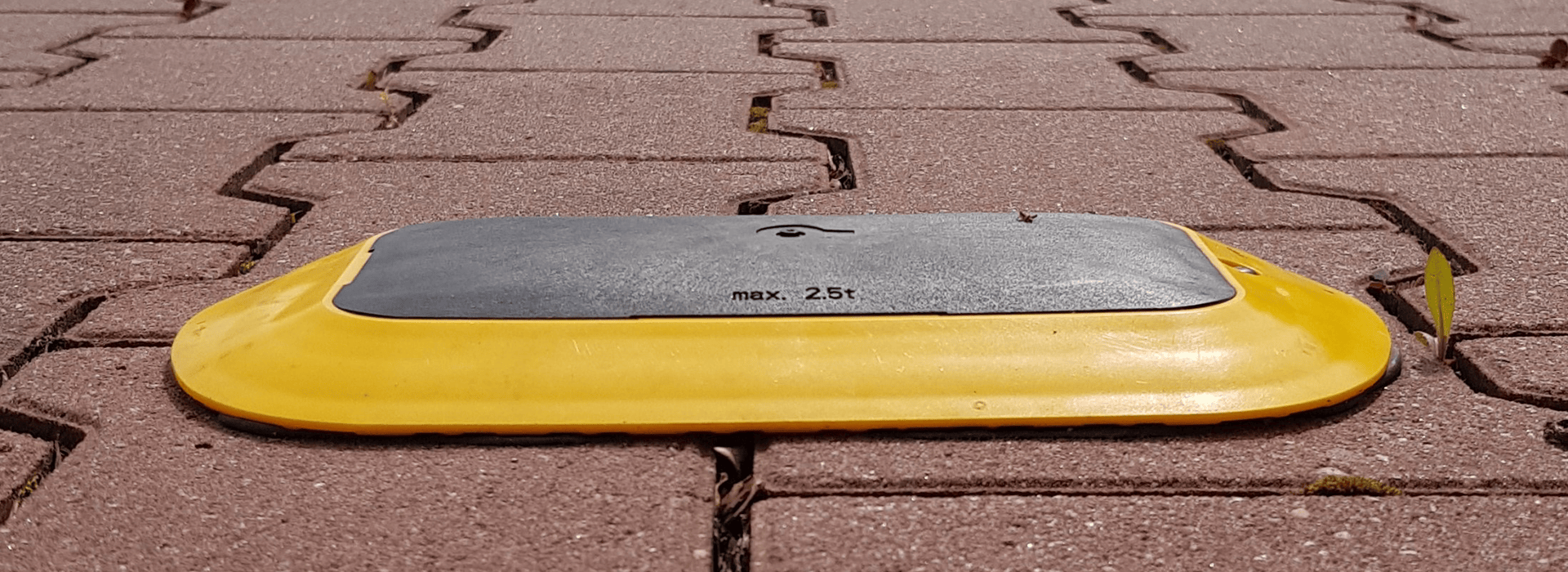 Parkplatz-Sensor auf einem Parkplatz